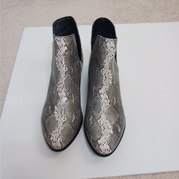 Crochet Snakeskin Booties Size 8 EUC - Picture 4 of 10